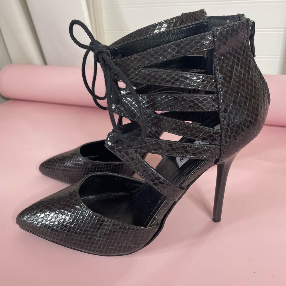 Steve Madden Black Snake Skin Print Strappy Tie Heels Size 9